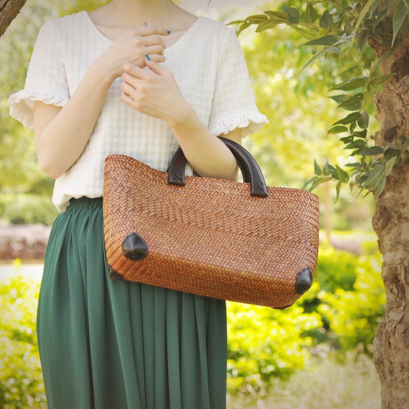 Sac rotin avec anses en bois élégant