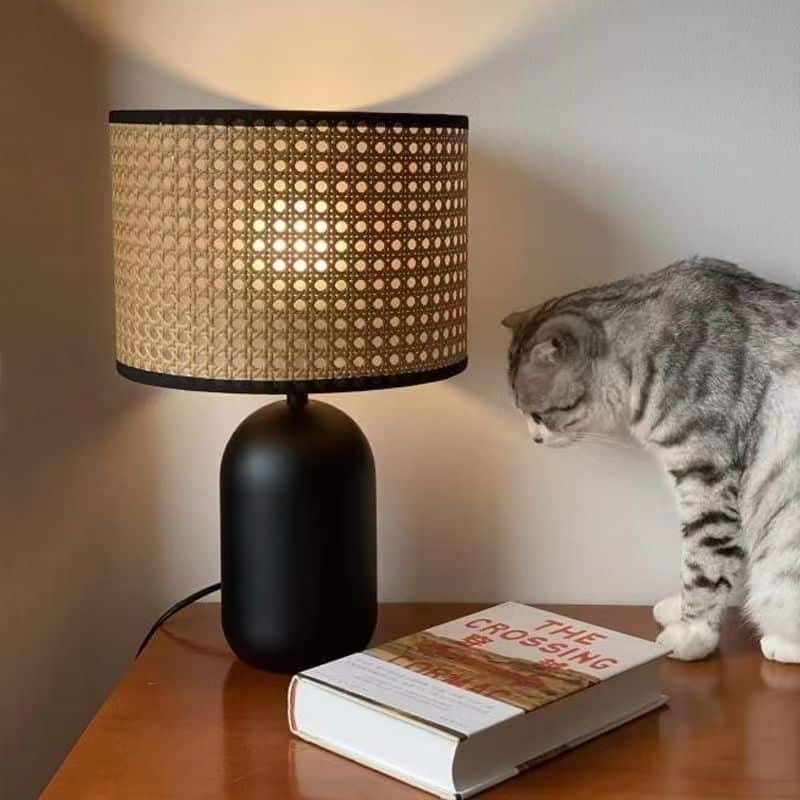 Lampe de bureau LED en rotin avec base noire