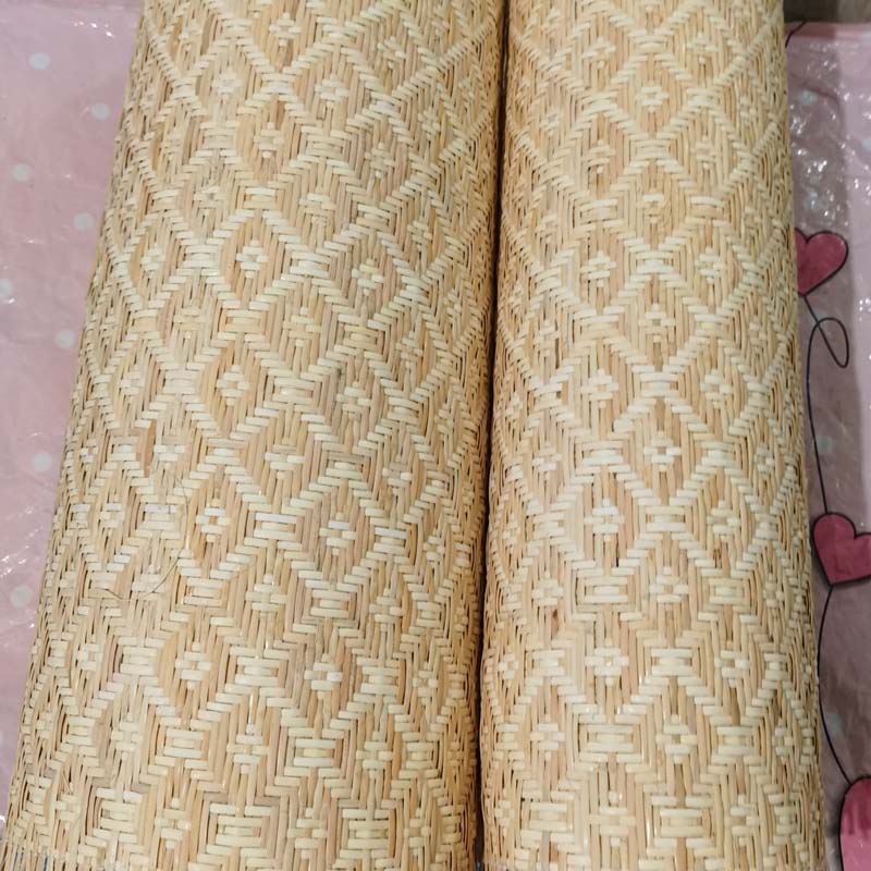 Rouleau de toile en rotin avec motif losange