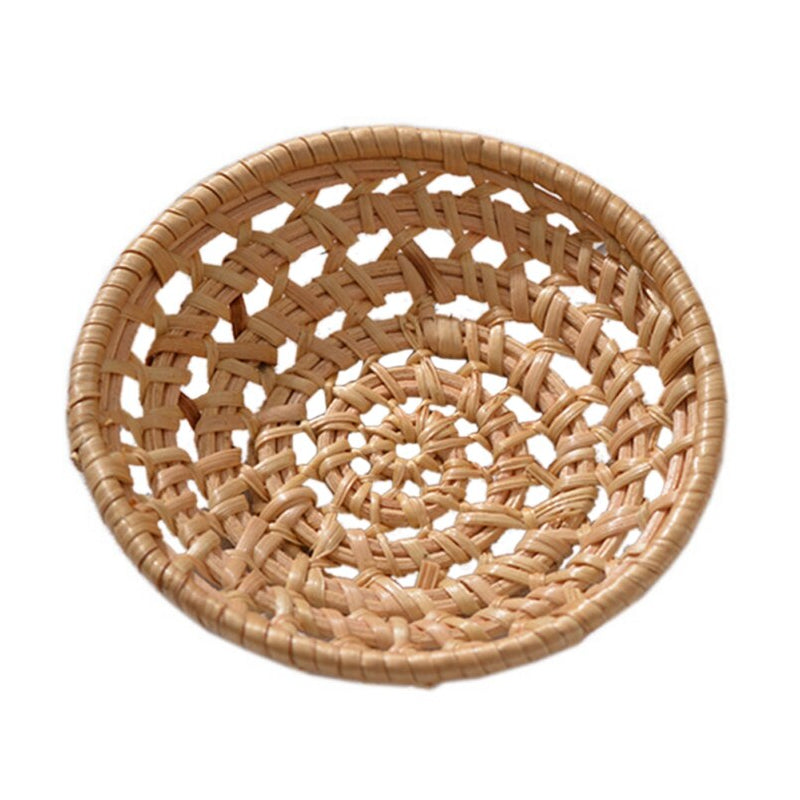Corbeille de présentation en rotin