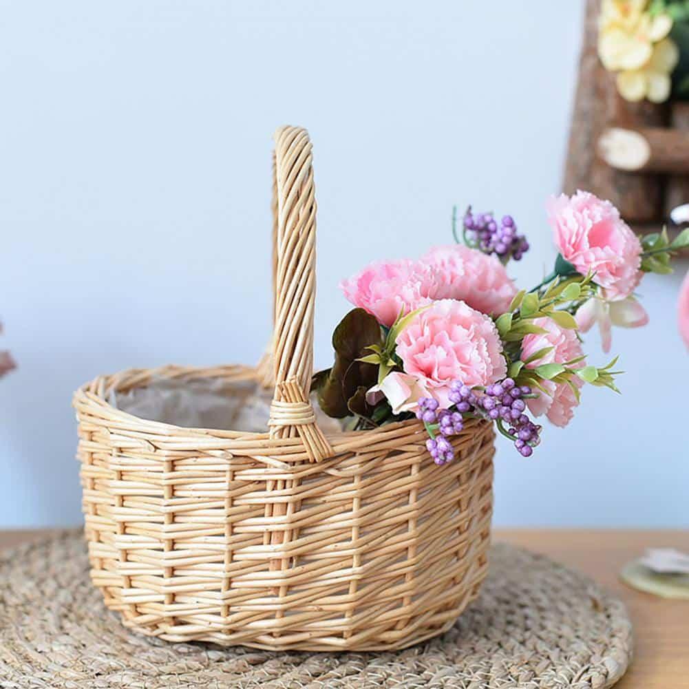 Corbeille en rotin beige avec anse
