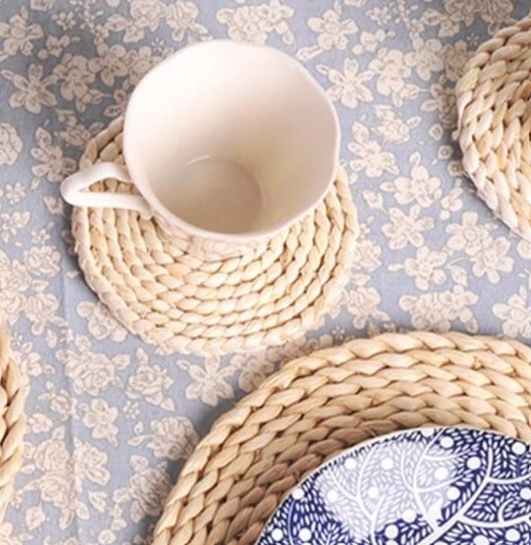 Dessous de verre rond en rotin tissé
