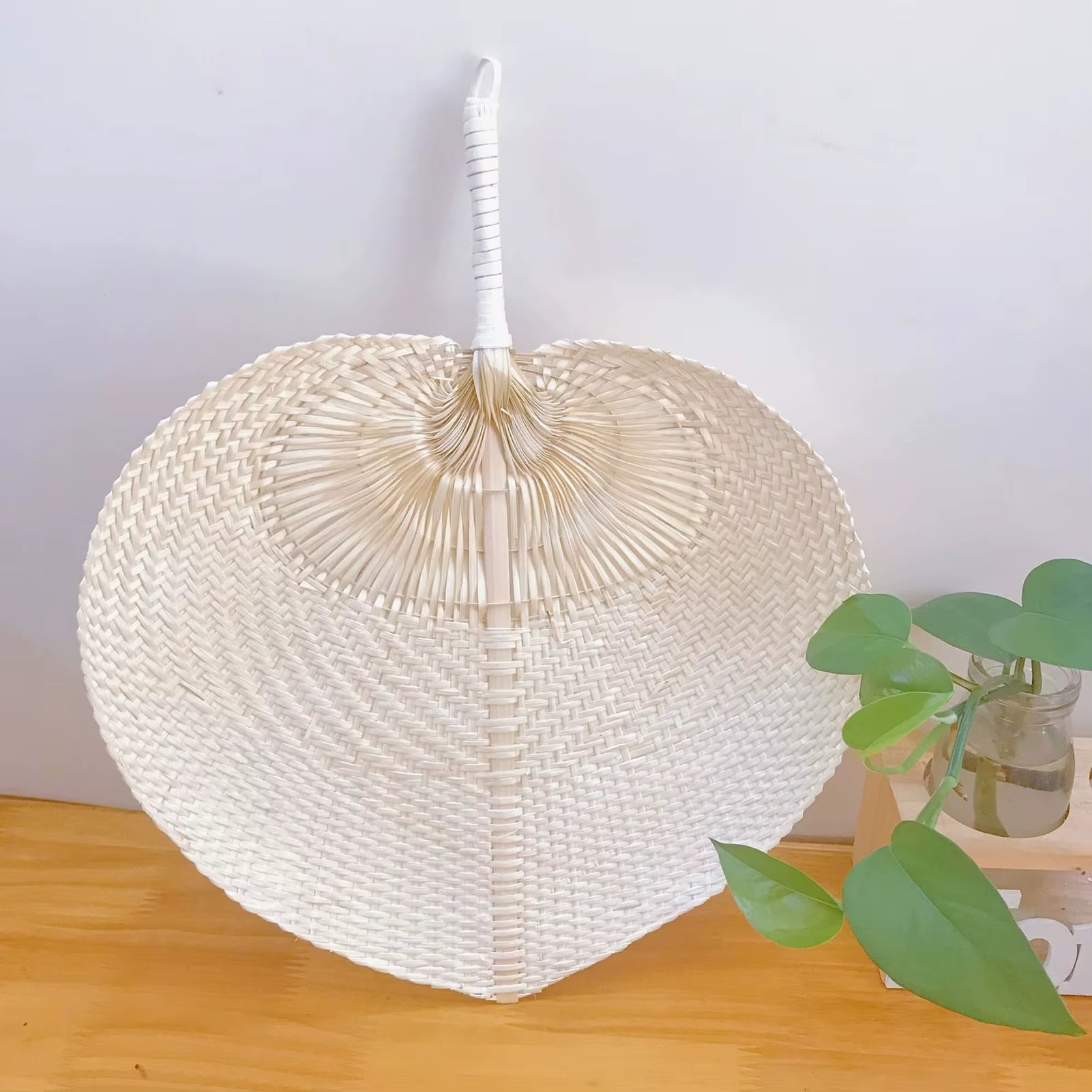 Éventail en Rotin Artisanal