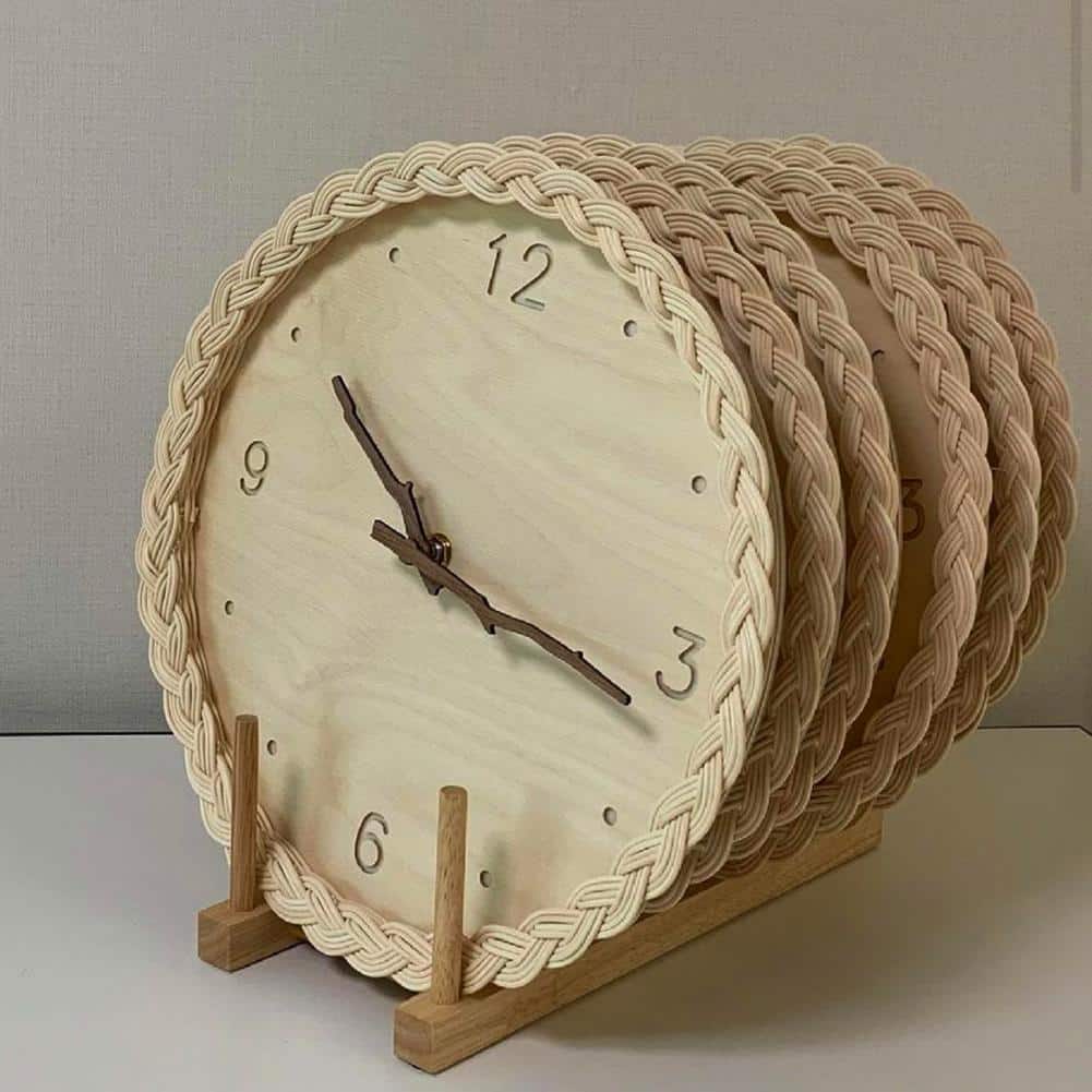 Horloge murale ronde en rotin tressé