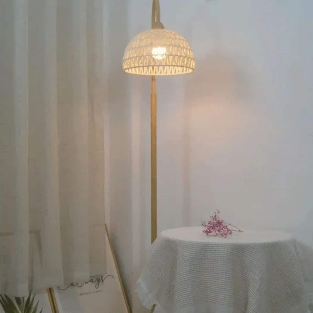 Lampadaire Rotin au Design Minimaliste