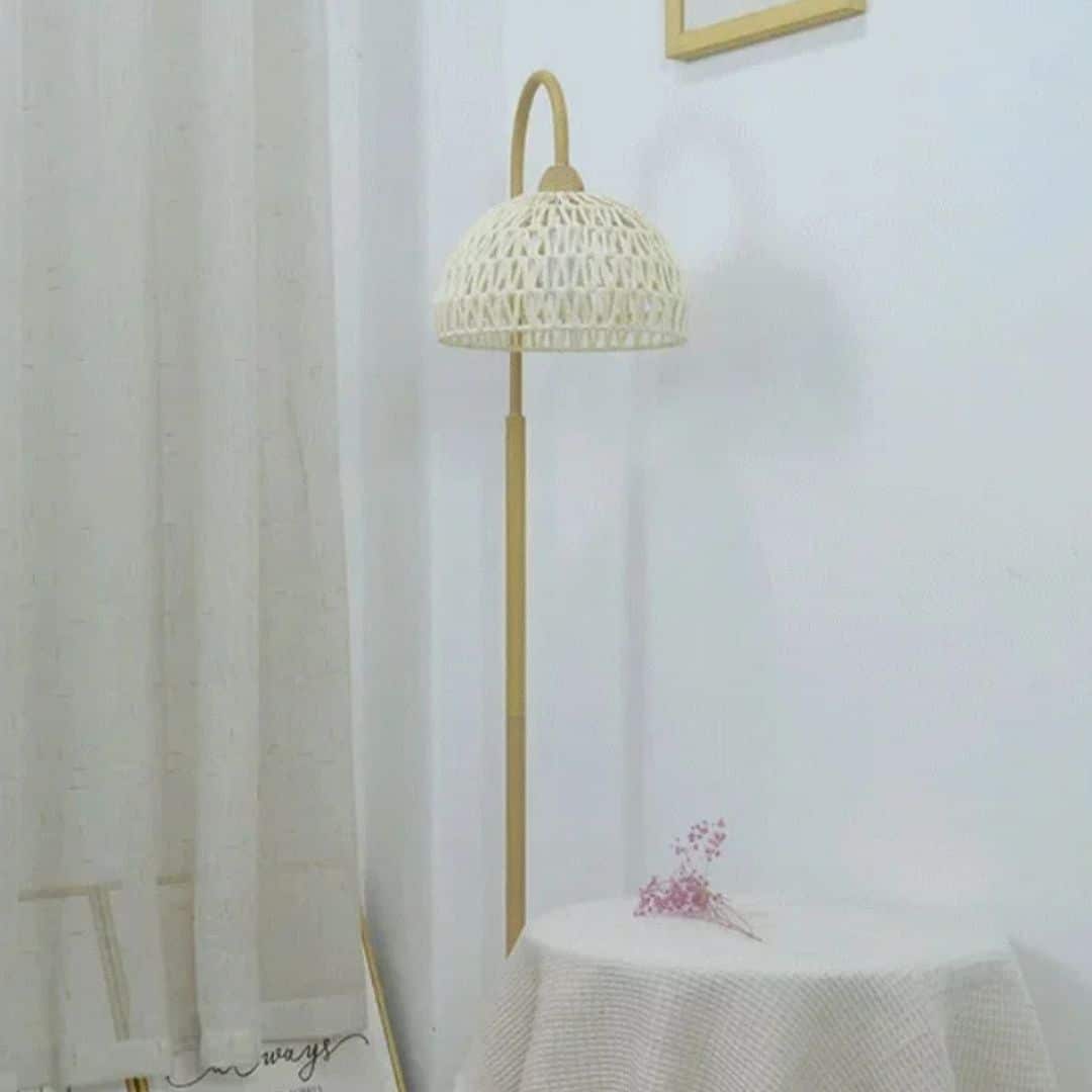 Lampadaire Rotin au Design Minimaliste