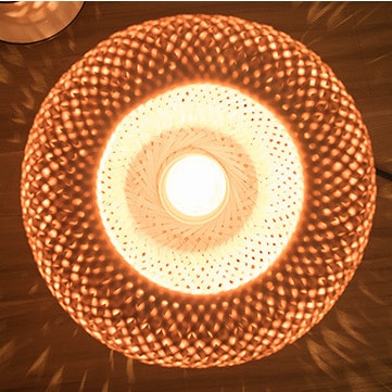 Lampe de chevet ovale en rotin socle métal