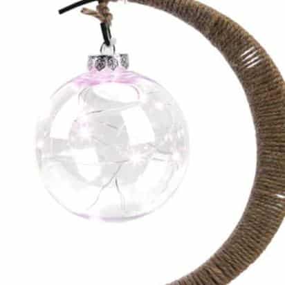 Lampe en rotin en forme de lune rose