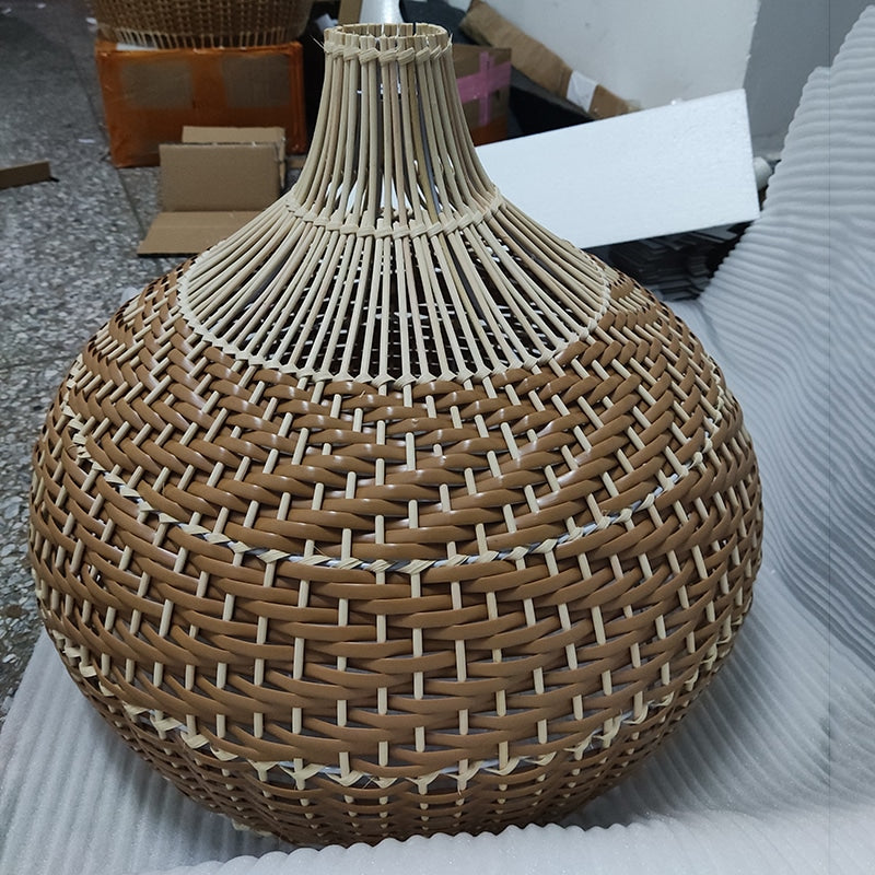 Lampe suspendue en rotin vintage à design rétro