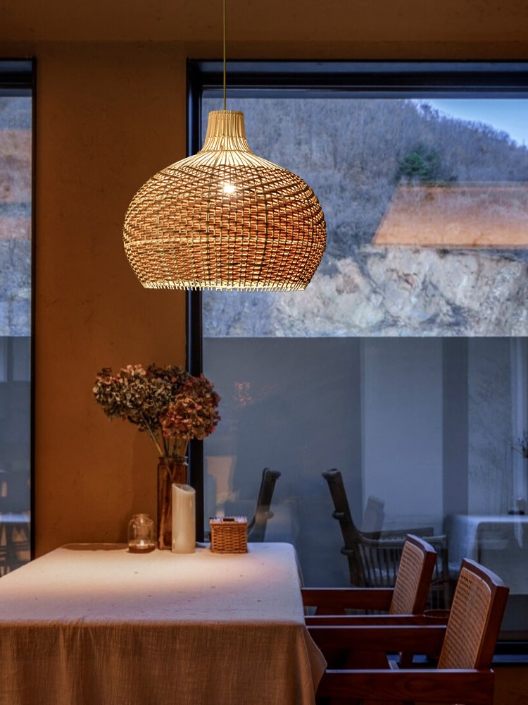 Lampe suspendue en rotin vintage à design rétro