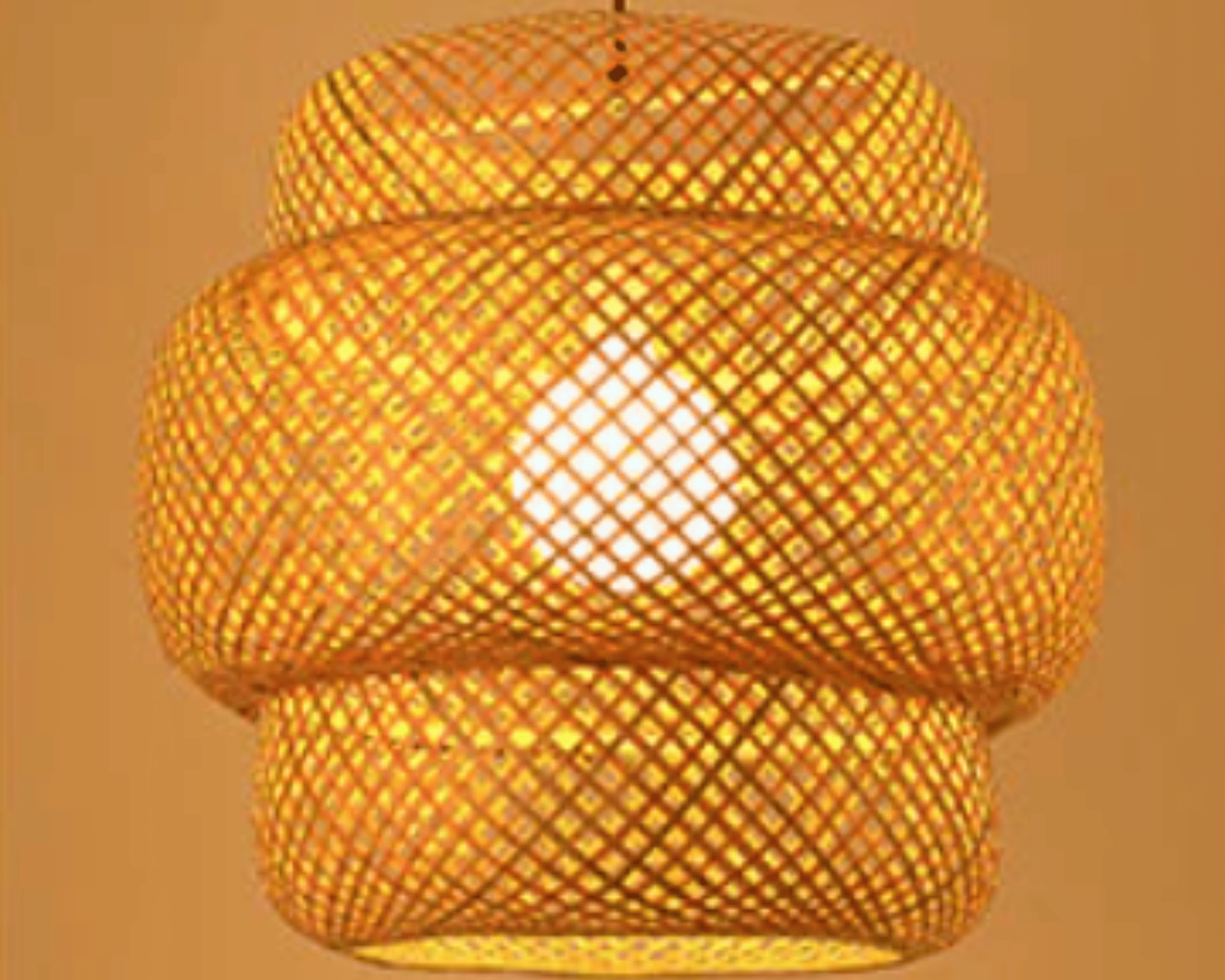 Lampe suspendue sophistiquée en rotin