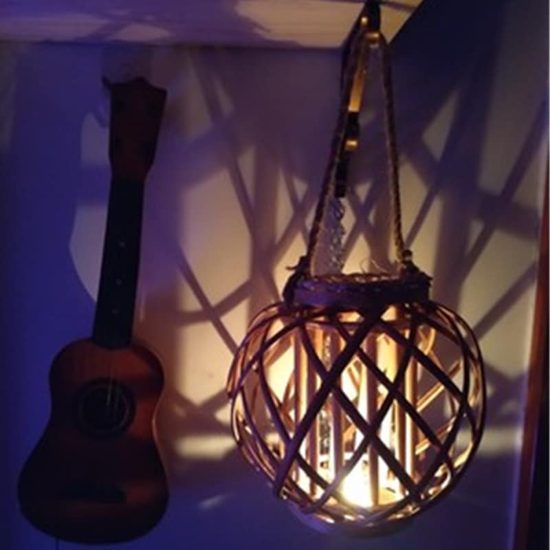 Lanterne rétro en rotin avec corde tissée