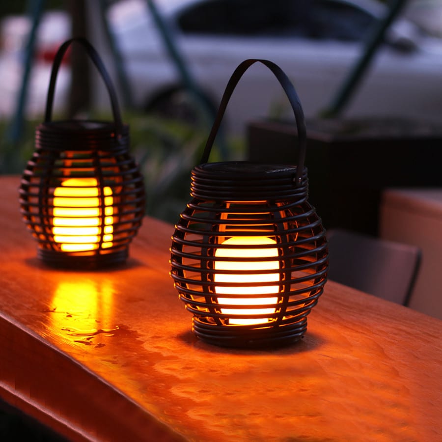Lanterne solaire suspendue en rotin