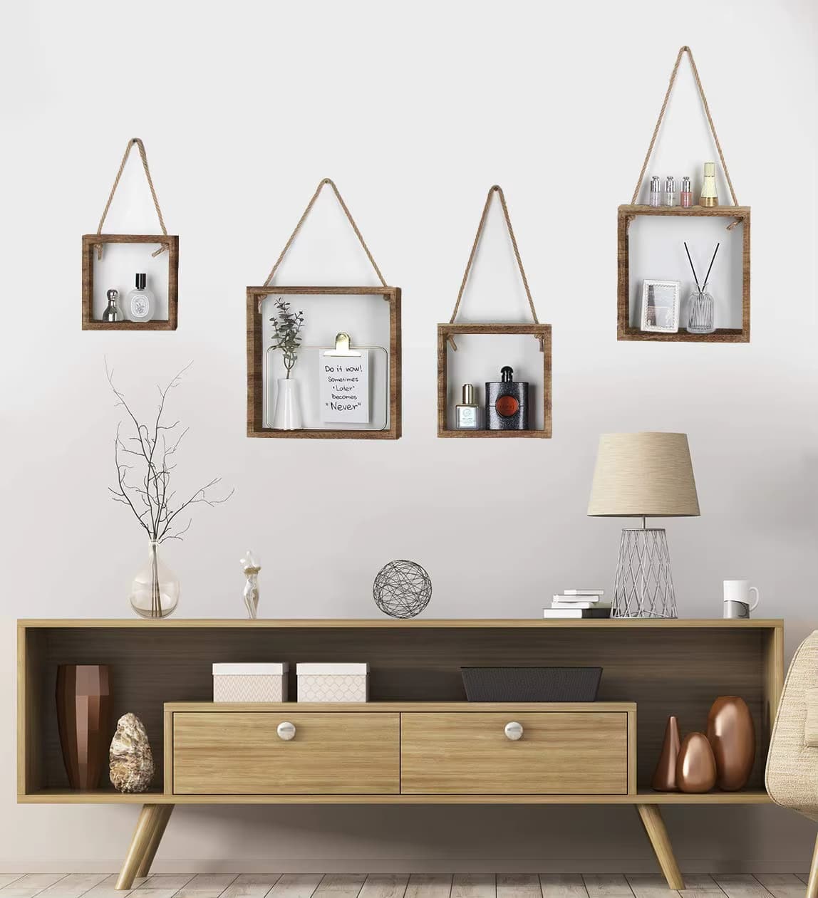 Lot de 4 Présentoirs Muraux et Carrés en Bois