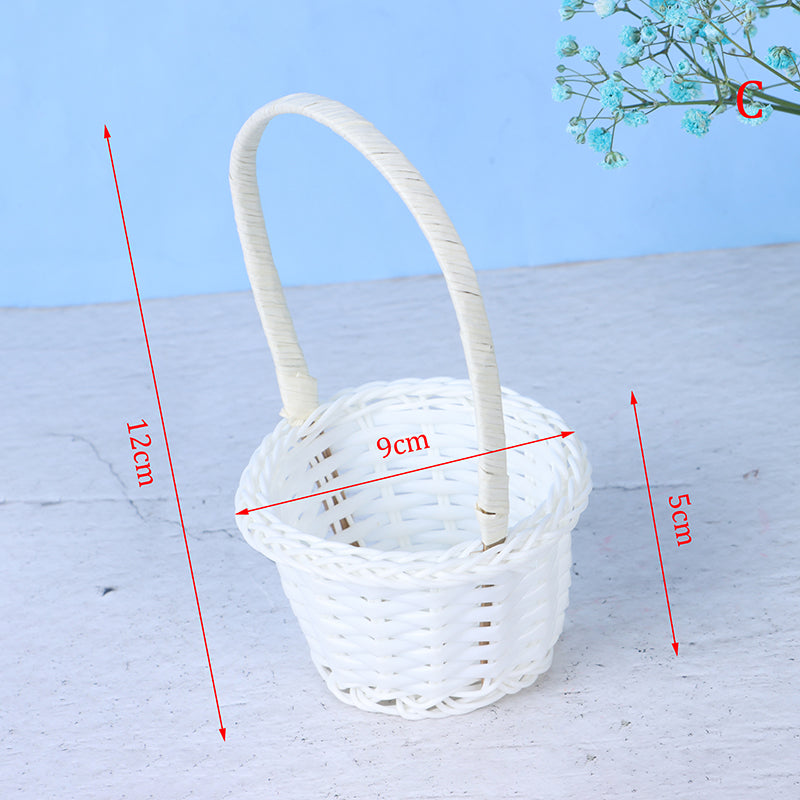 Mini cache pot en rotin tissé