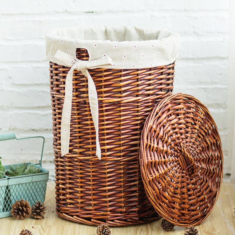 Panier à linge en rotin foncé