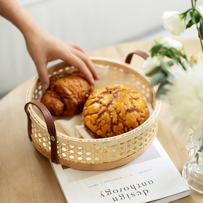 Panier de rangement beige tissé en rotin