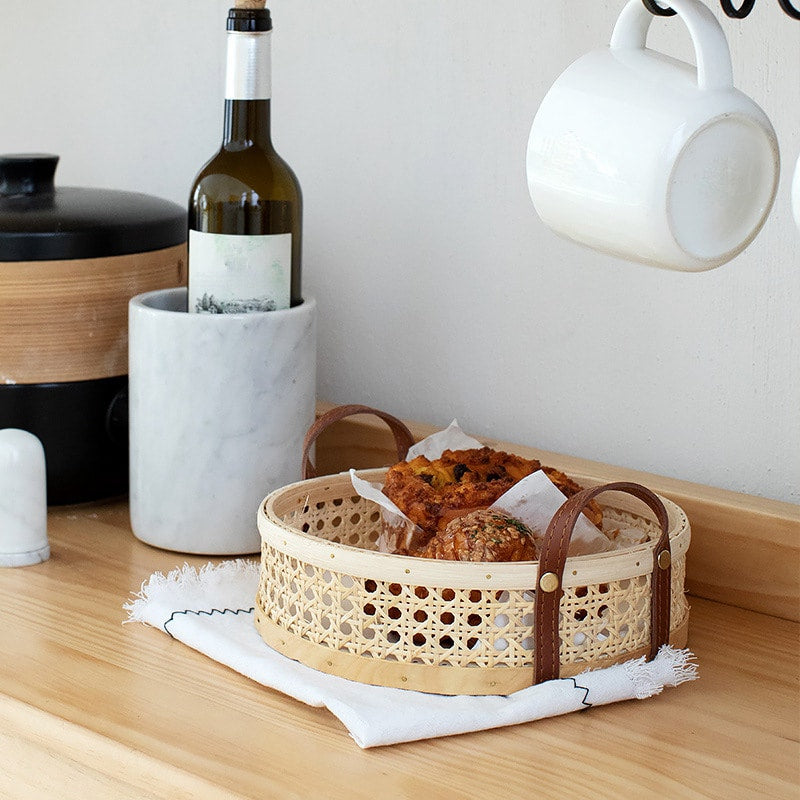 Panier de rangement beige tissé en rotin