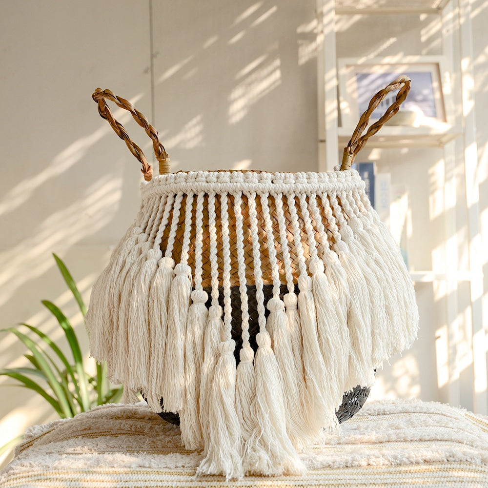Panier en osier fait à la main avec franges