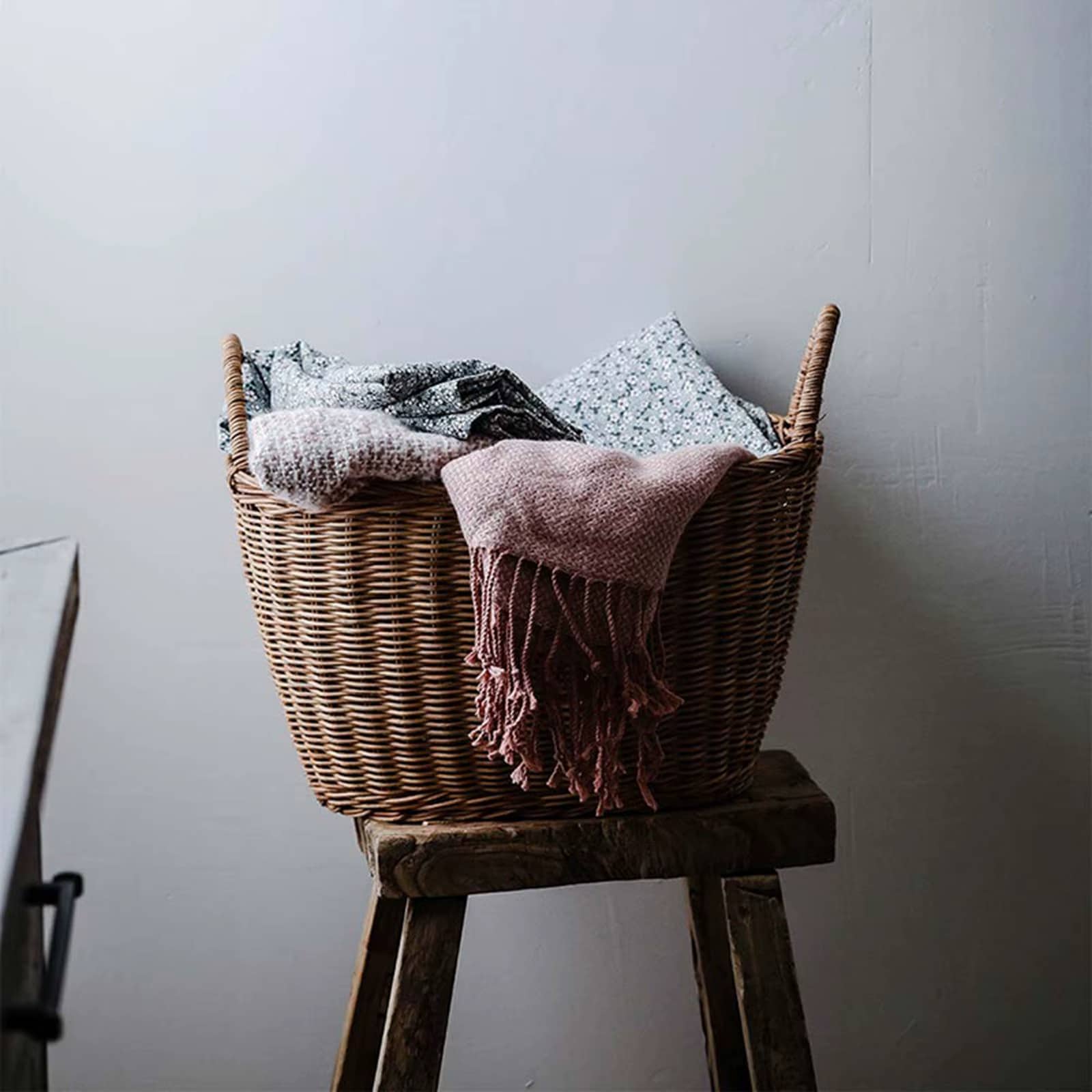 Panier à Linge Rotin Vintage et Robuste