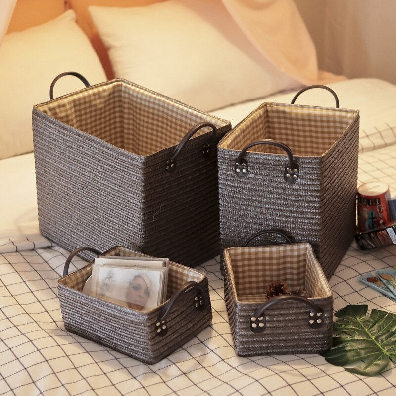 Panier rangement en forme de boîte avec des poignées