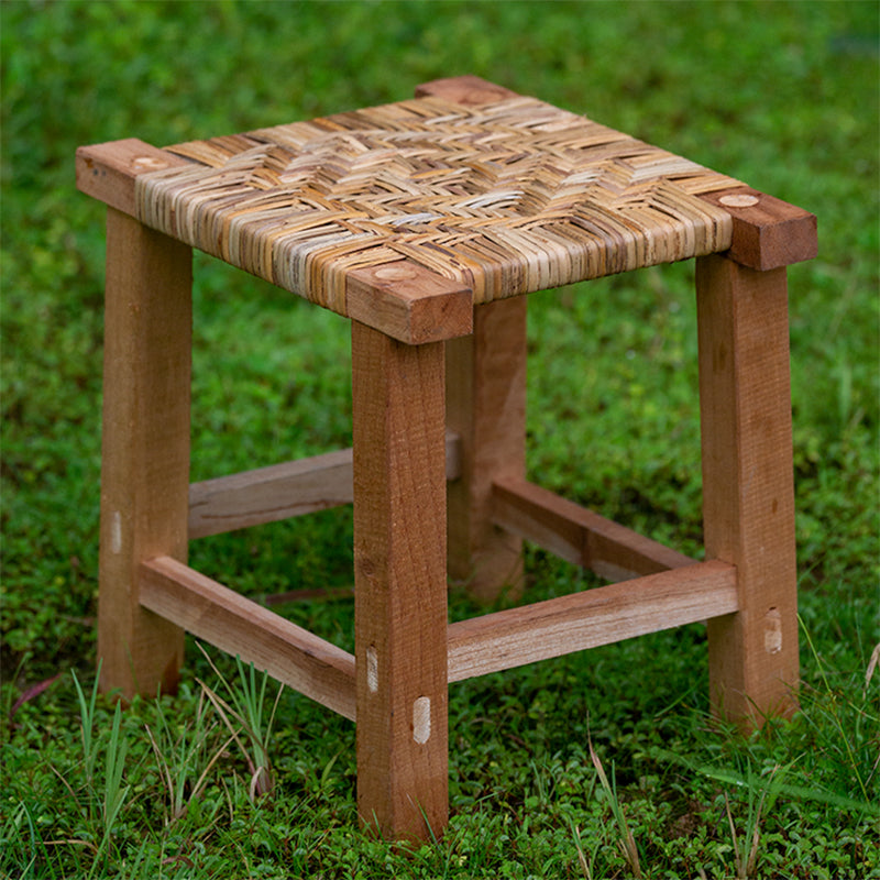 Petit tabouret en rotin
