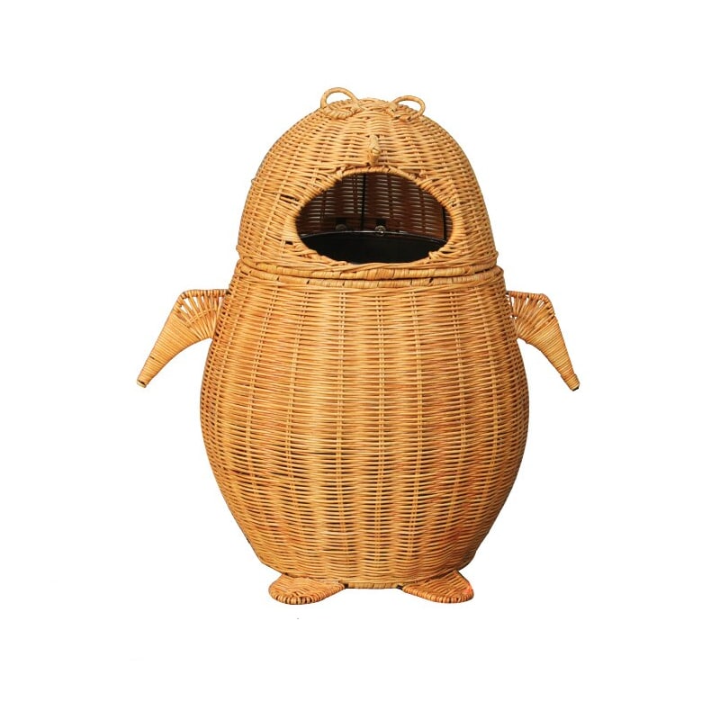 Poubelle en rotin et bambou forme de pingouin