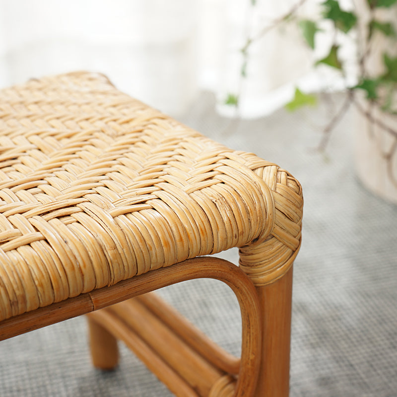 Repose-pied en rotin et bois clair