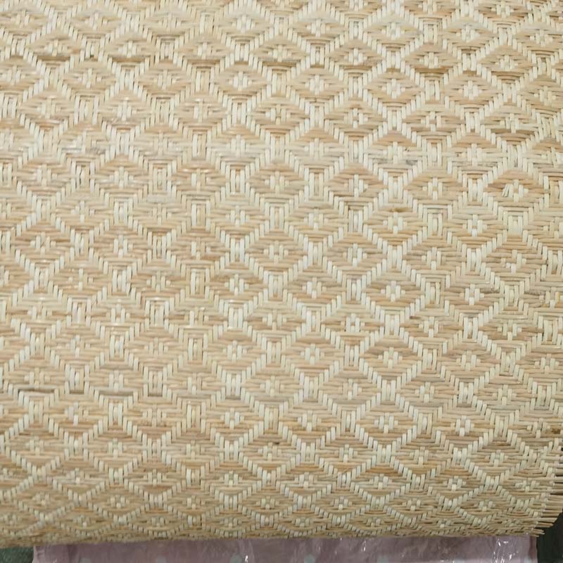 Rouleau de toile en rotin avec motif losange