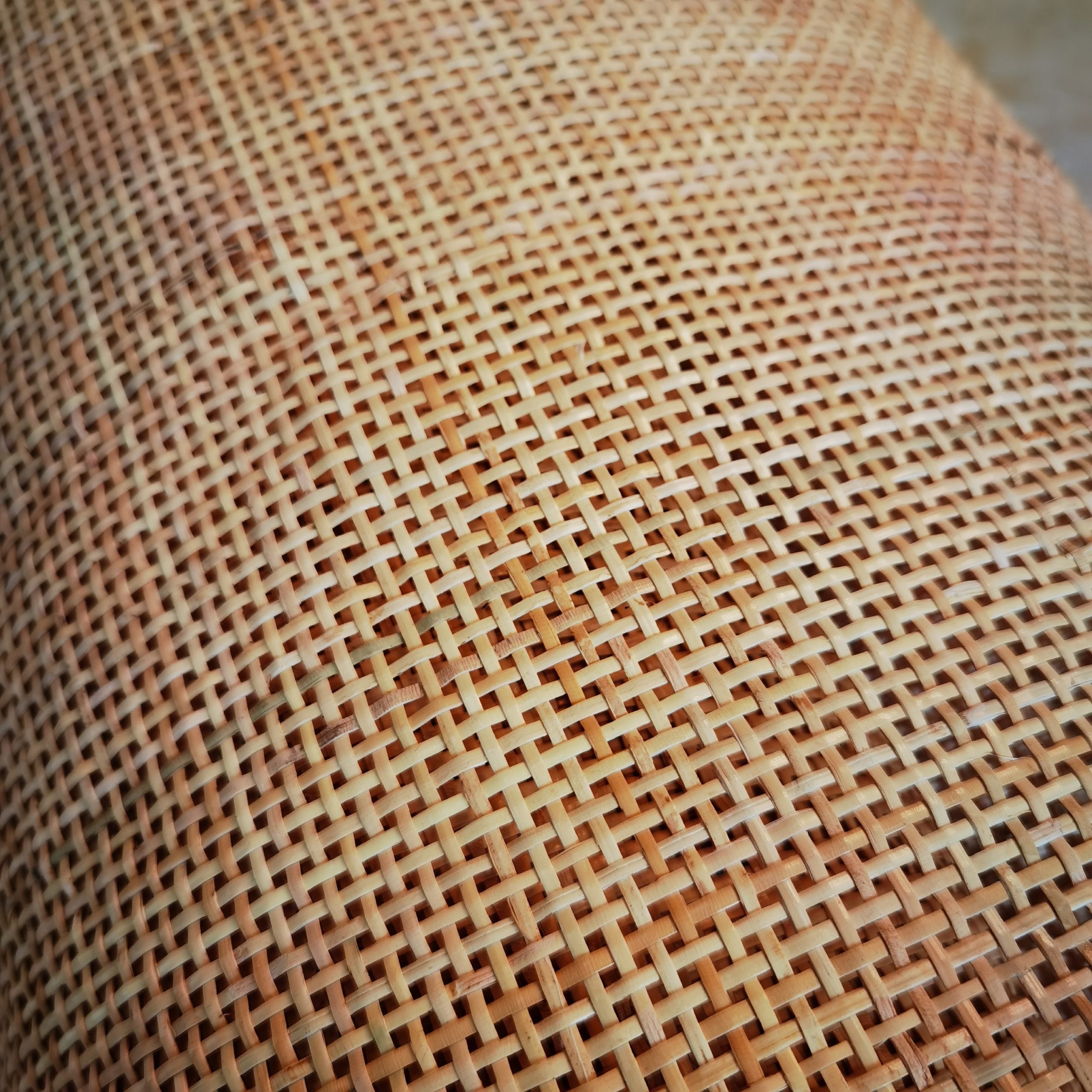 Rouleau de toile maillage carré en rotin