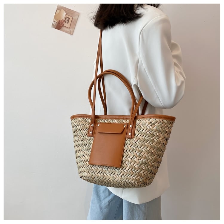 Sac de plage marron en rotin tissé
