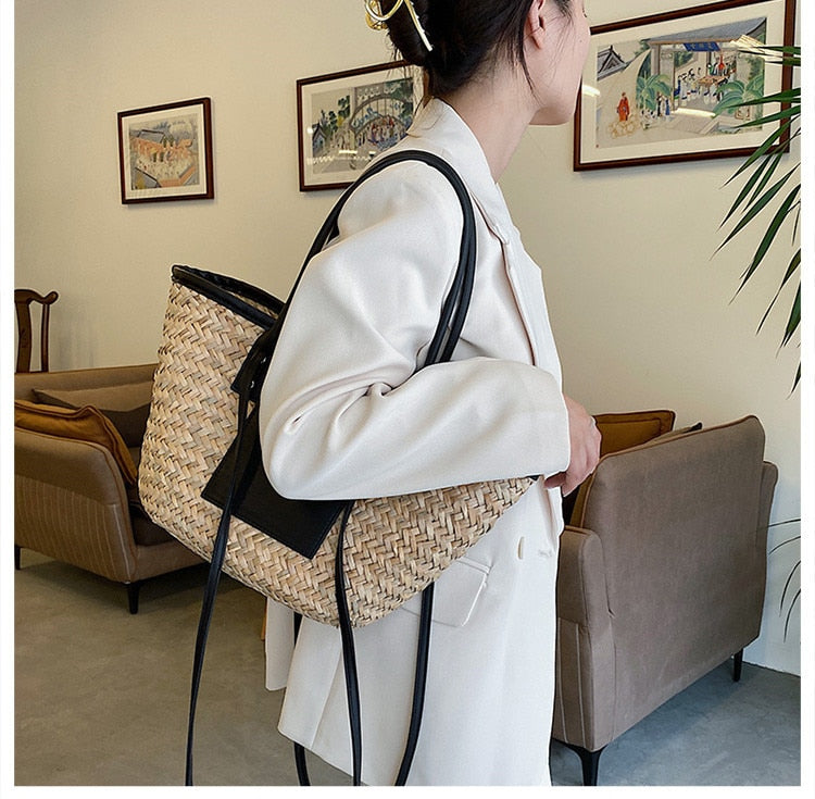 Sac de plage noir en rotin tissé