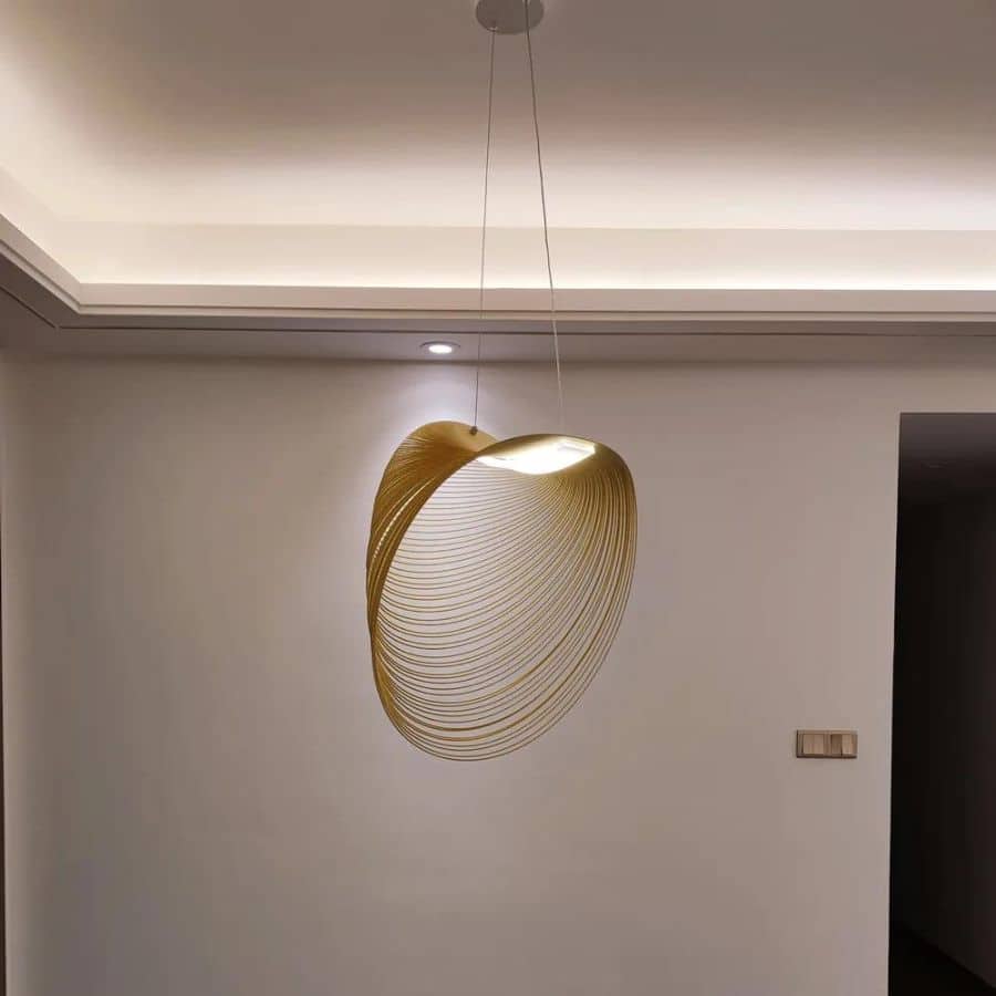 Suspension design et futuriste en bois