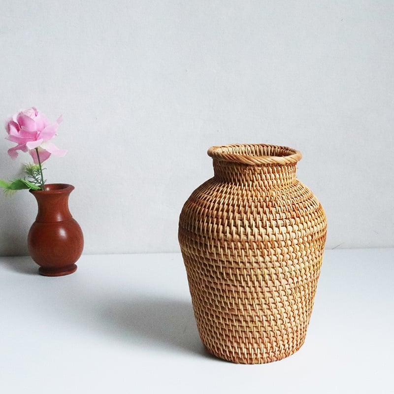 Vase d’ornement en rotin classique