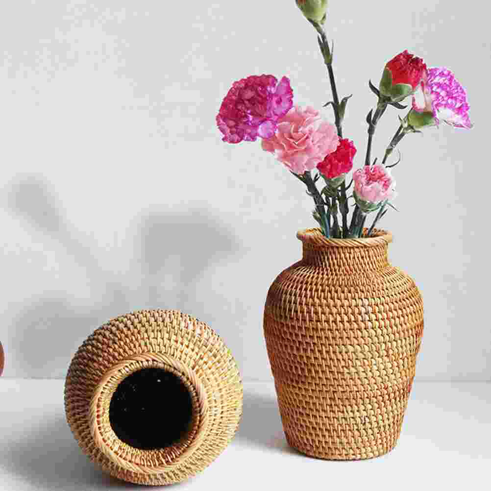 Vase de fleurs séchées en rotin tissé