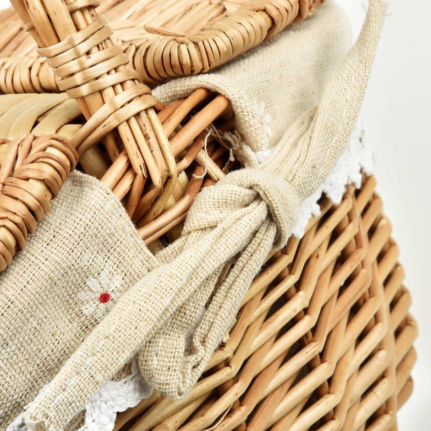 Panier en rotin tissé avec couvercle battant