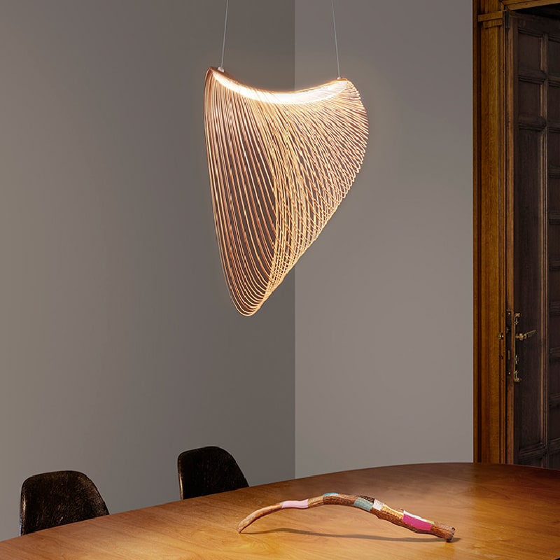 Suspension design et futuriste en bois