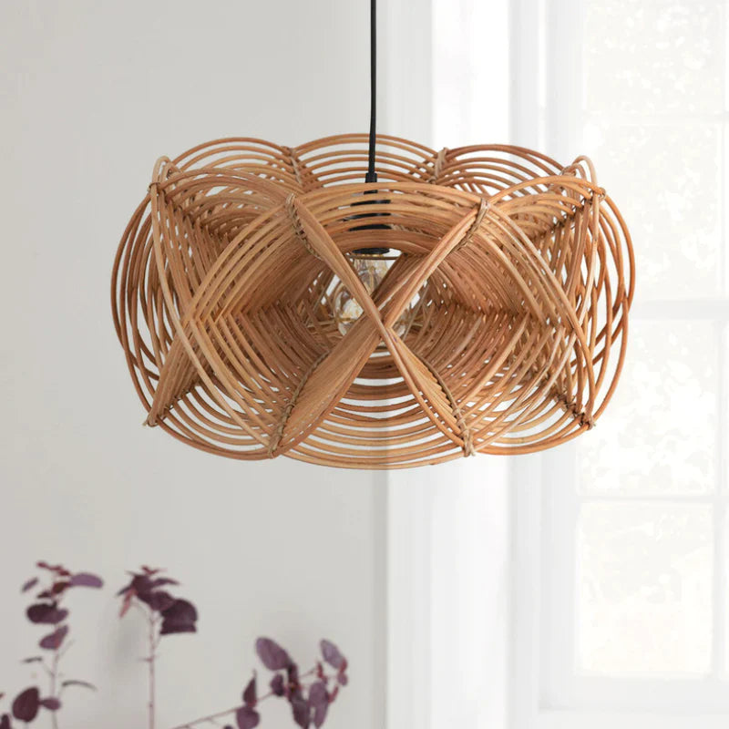 Suspension rotin spirale ajourée forme tonneau naturel | Spira