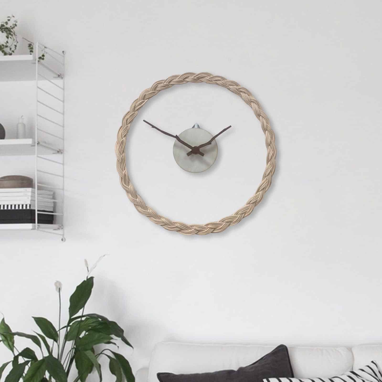 Horloge murale en rotin design épuré
