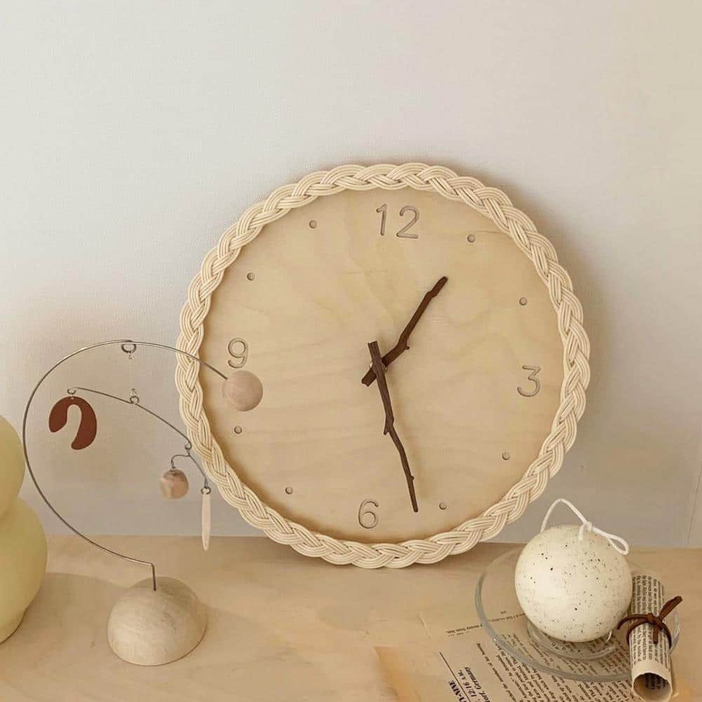 Horloge murale ronde en rotin tressé