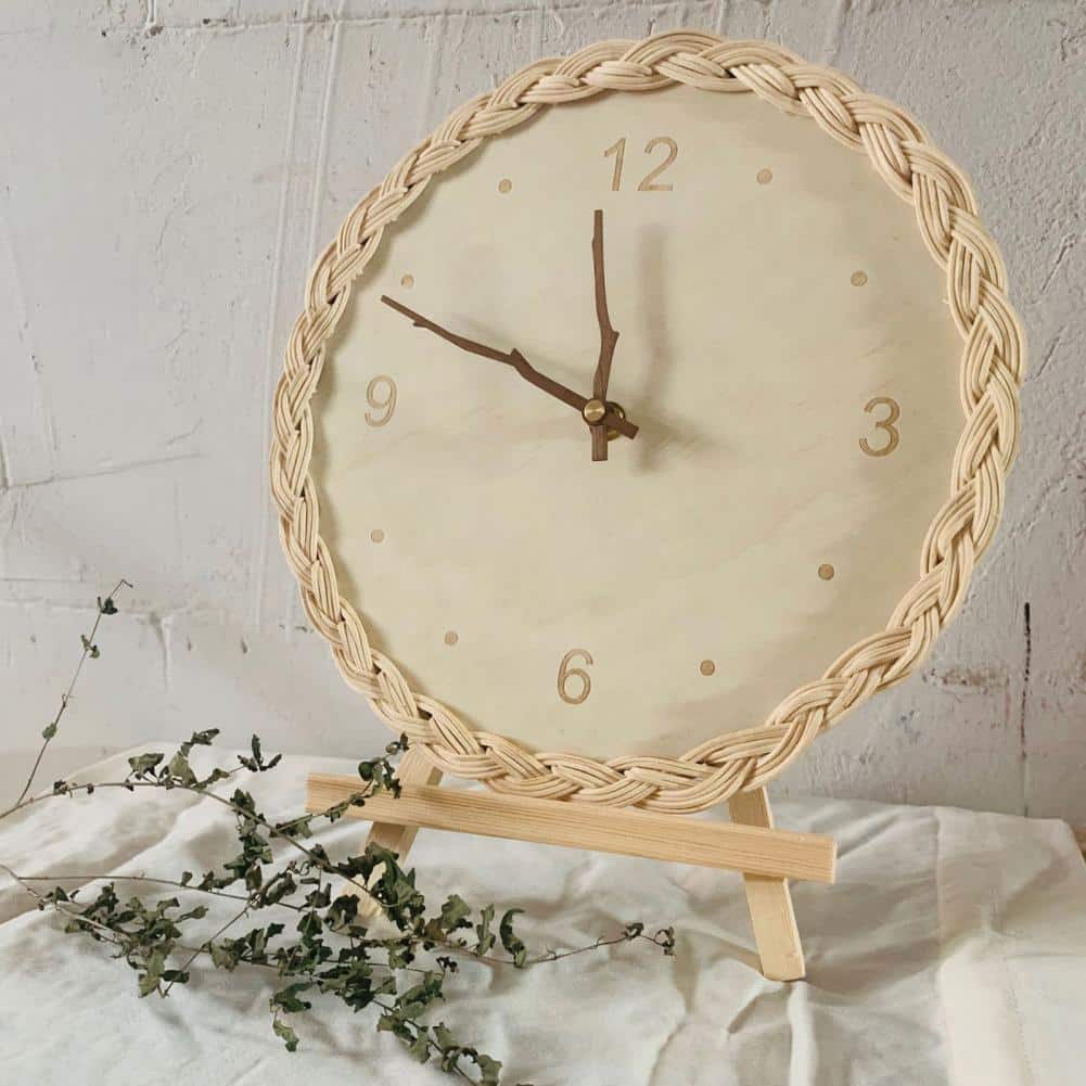Horloge murale ronde en rotin tressé