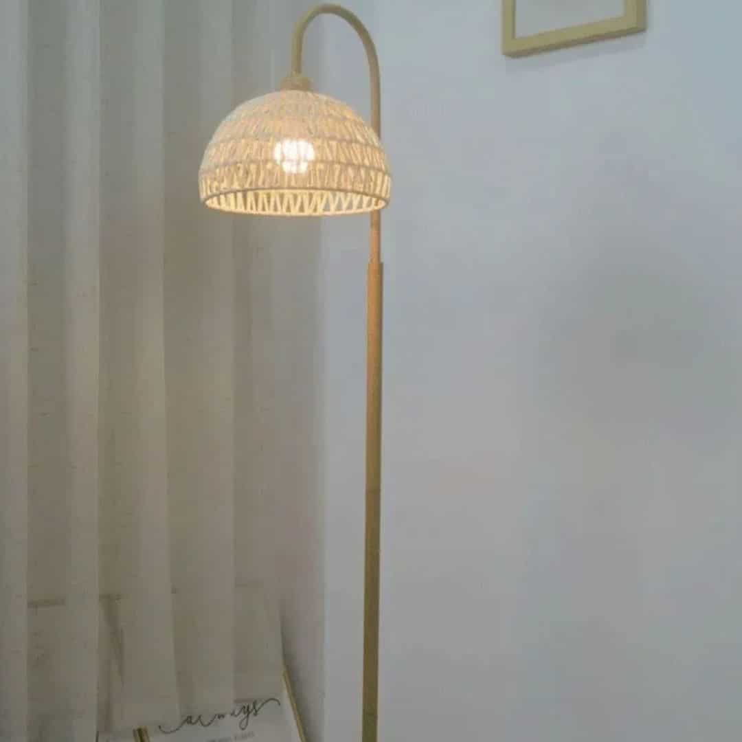 Lampadaire Rotin au Design Minimaliste