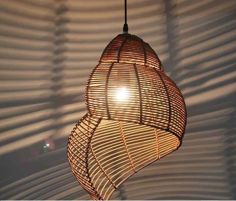 Lampe en rotin marron de conque style pastoral vintage