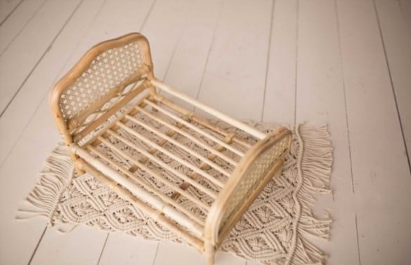 Lit tressé pour bébé en rotin