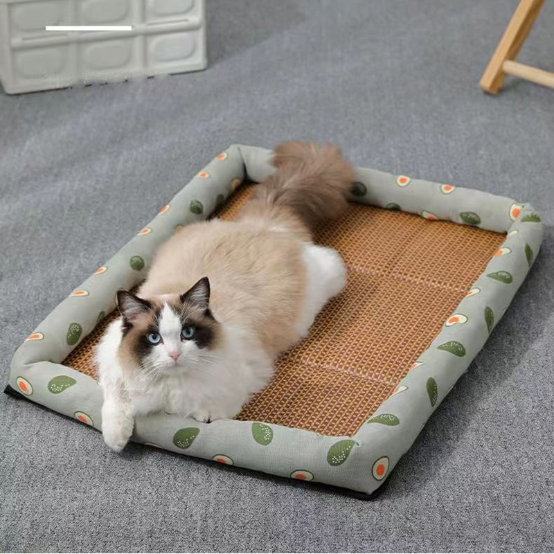 Lit d’été en rotin pour chat