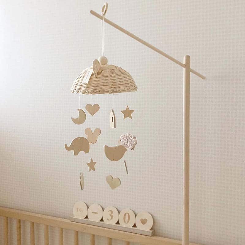Mobile en rotin pour bébé