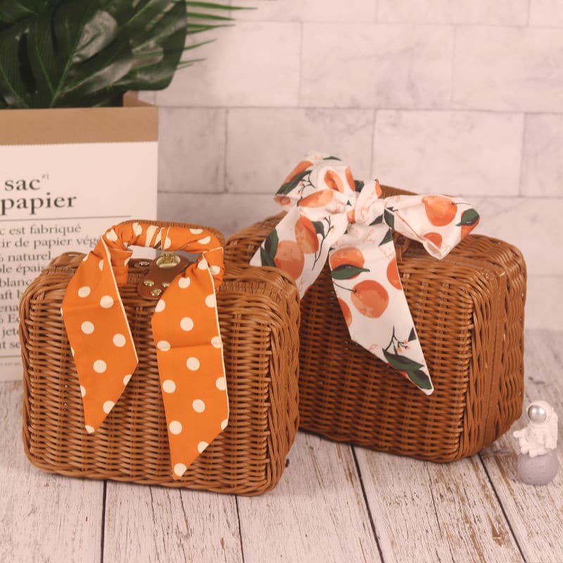 Panier de rangement en rotin et osier vintage décoratif