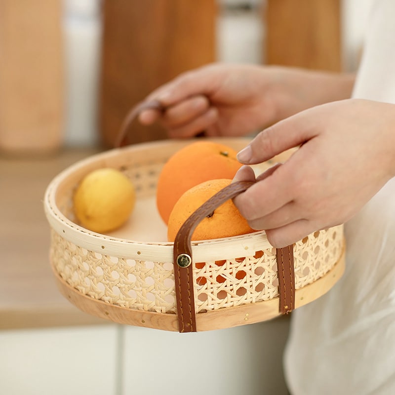 Panier de rangement beige tissé en rotin
