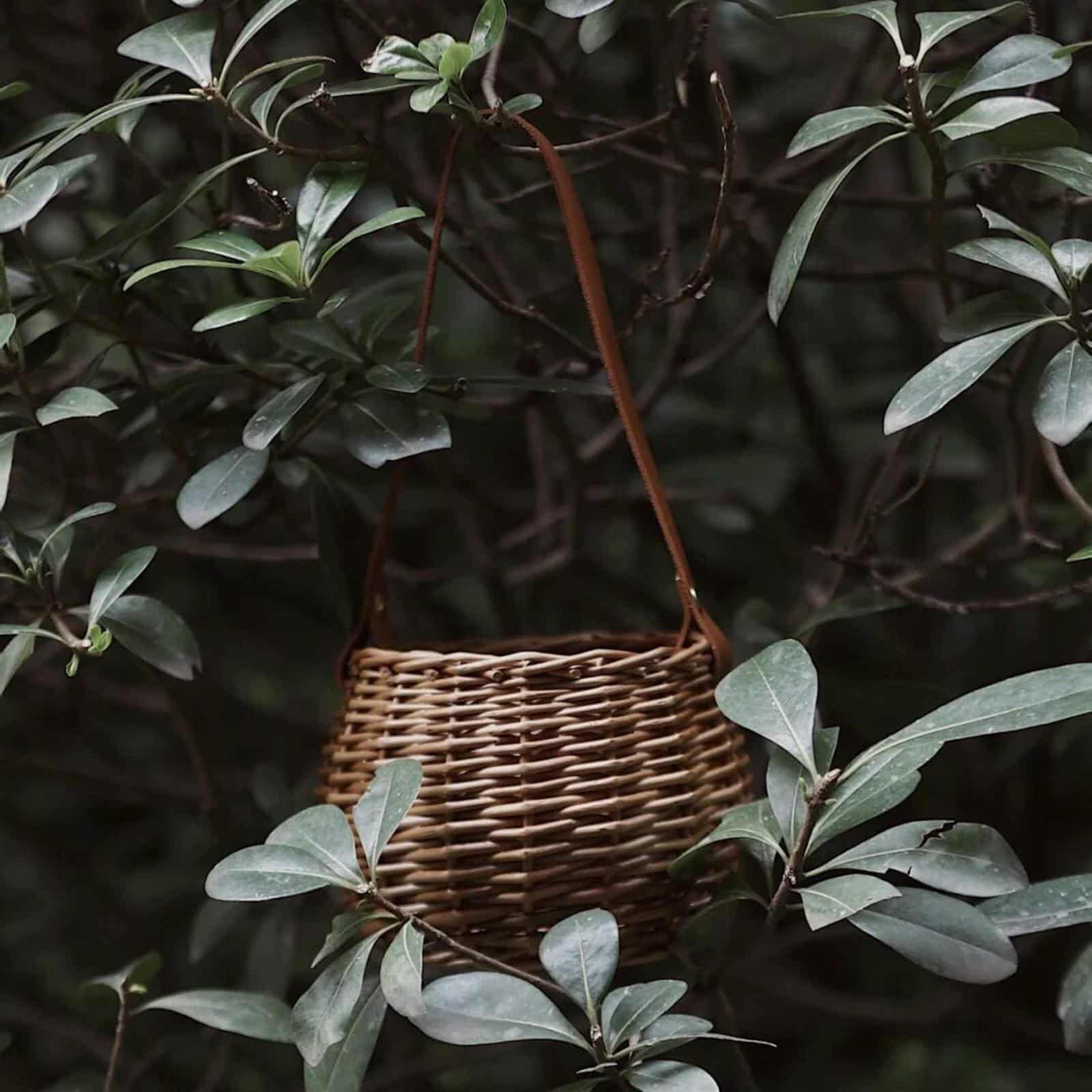 Panier porte plante en rotin et osier