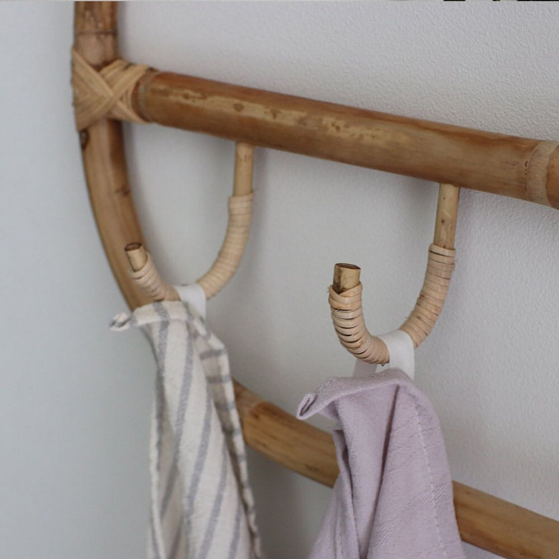 Porte-manteau mural 3 crochets en rotin naturel
